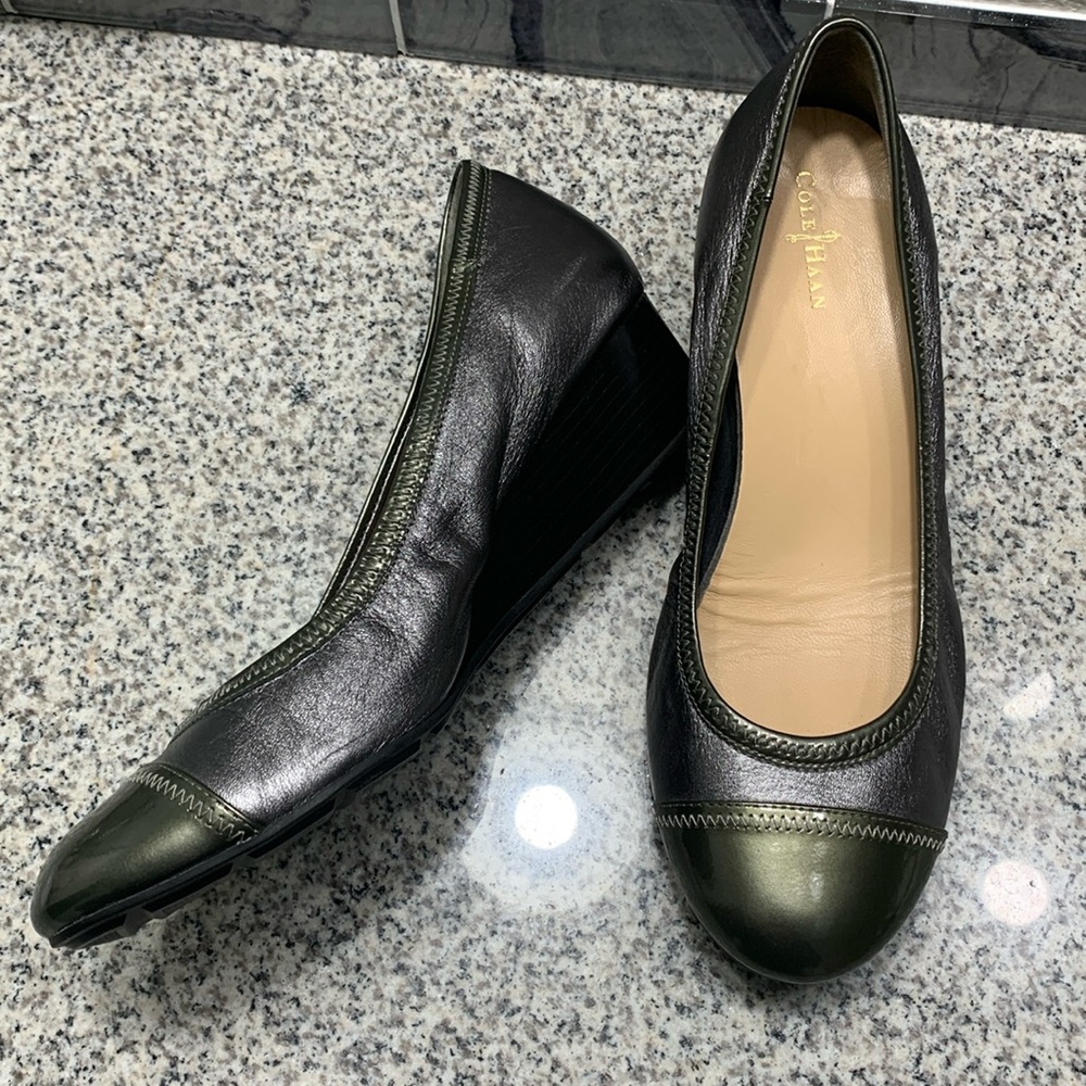Cole Haan Milly cap toe Wedge size 9.5 silver pewter and green patent leather
